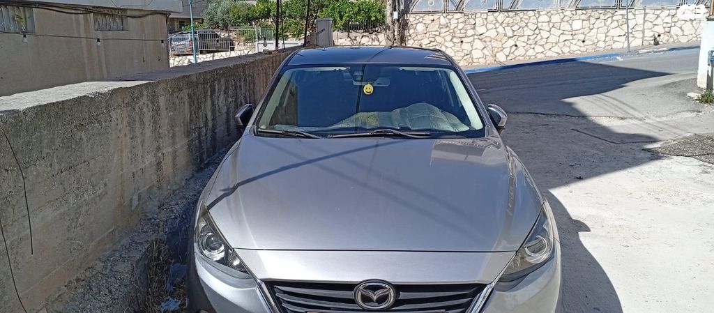 מודעת רכב מאזדה 3
