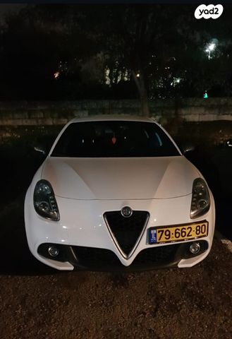 מודעת רכב אלפא רומיאו ג'ולייטה