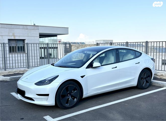 מודעת רכב טסלה מודל 3