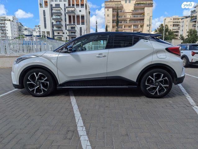 מודעת רכב טויוטה C-HR