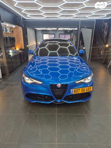 מודעת רכב אלפא רומיאו ג'וליה