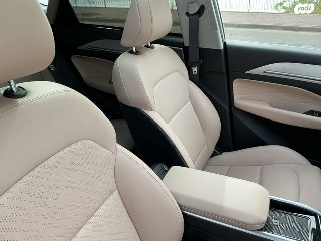 מודעת רכב ג׳ילי Geometry C