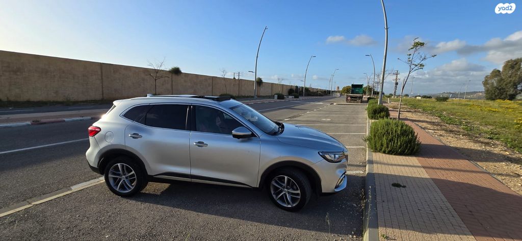 מודעת רכב אם ג'י EHS PHEV