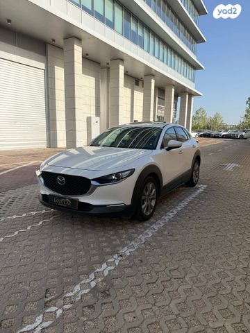 מודעת רכב מאזדה CX-30