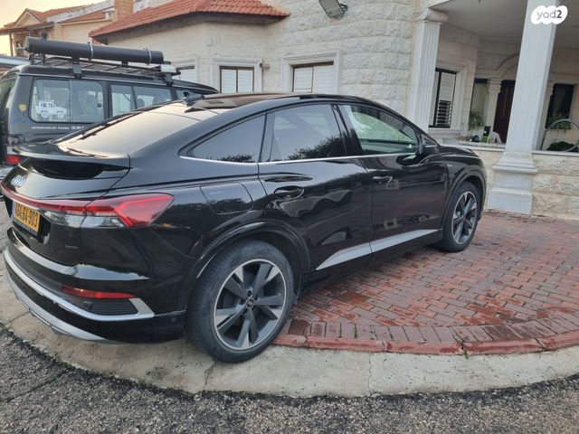 מודעת רכב אאודי Q4 e-tron