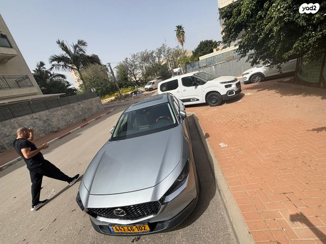 מודעת רכב מאזדה CX-30