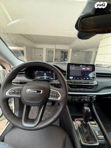 מודעת רכב ג'יפ קומפאס