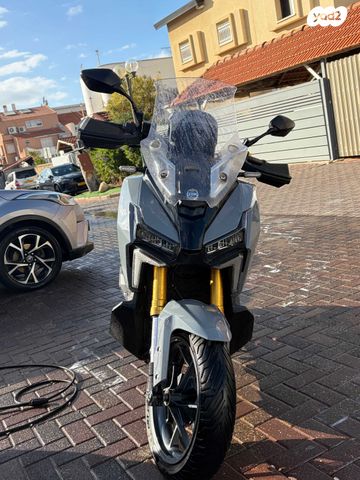 מודעת רכב סאן יאנג ADX400