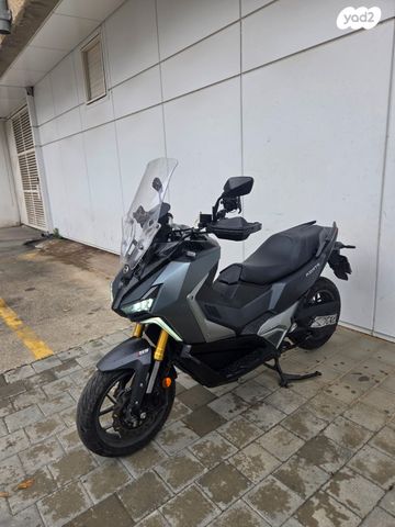 מודעת רכב סאן יאנג ADX400