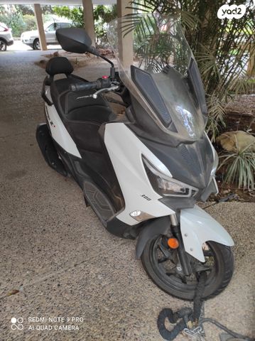 מודעת רכב סאן יאנג ג'וי-מקס Z-300