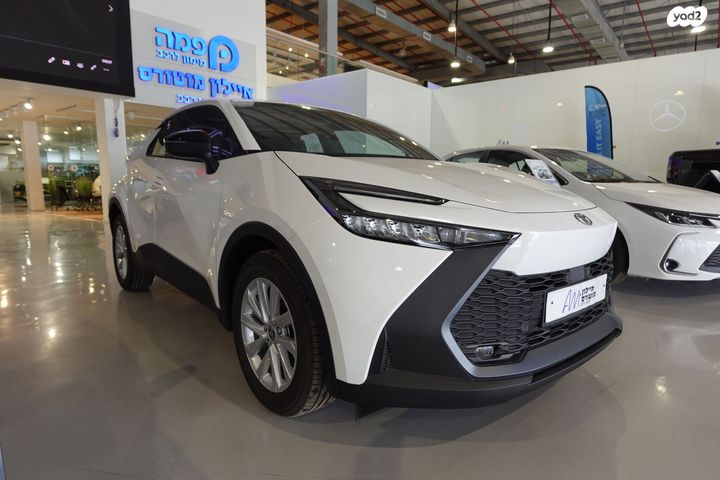 מודעת רכב טויוטה C-HR