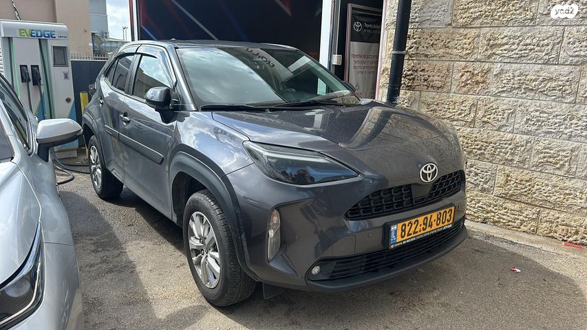 מודעת רכב טויוטה יאריס קרוס