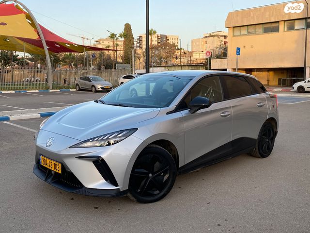 מודעת רכב אם ג'י MG4