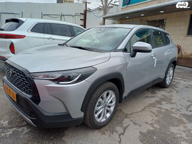 מודעת רכב טויוטה קורולה קרוס