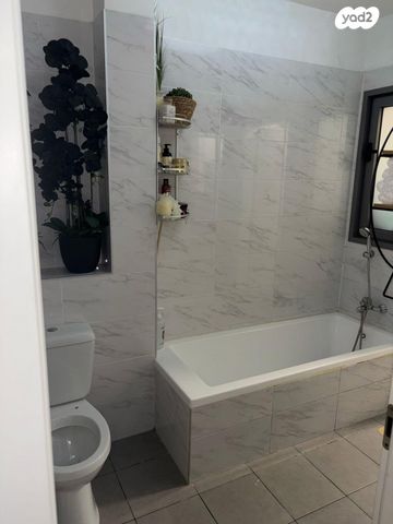 שרה אהרונסון 27