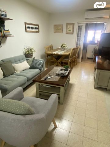 אפרים שריר 32