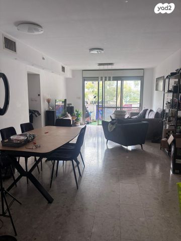 זכרון יעקב 23