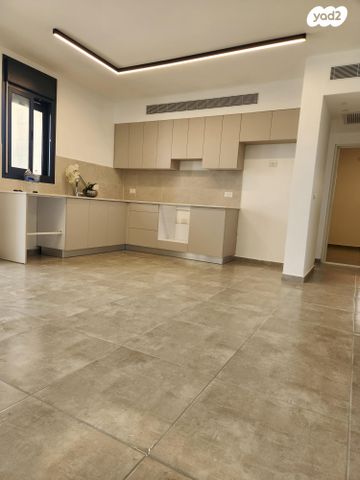 לאה גולדברג 8