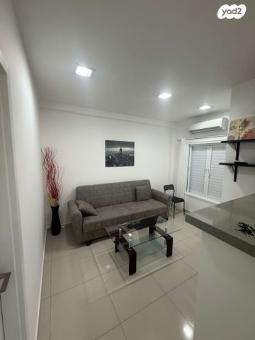 שדרות העצמאות 52