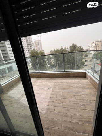 הרברט סמואל 32