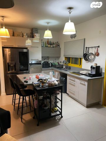 שדרות נעמי שמר 7