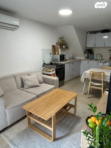 שושנת העמקים 4