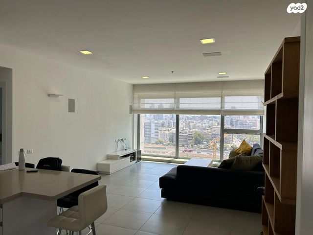 ניסים אלוני 