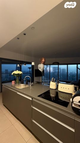 מודעת נכס, אריאל שרון, סיטי, גבעתיים