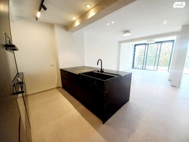 יהודה הימית 10