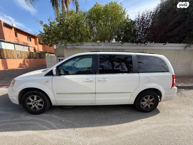 מודעת רכב קרייזלר גראנד וויאג'ר