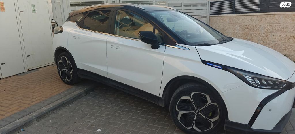 מודעת רכב ג׳ילי Geometry C