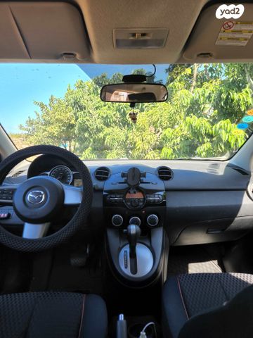 מודעת רכב מאזדה 2