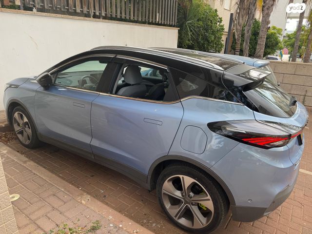 מודעת רכב ג׳ילי Geometry C