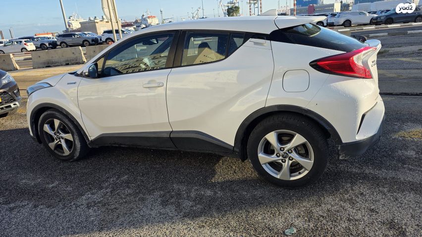 מודעת רכב טויוטה C-HR