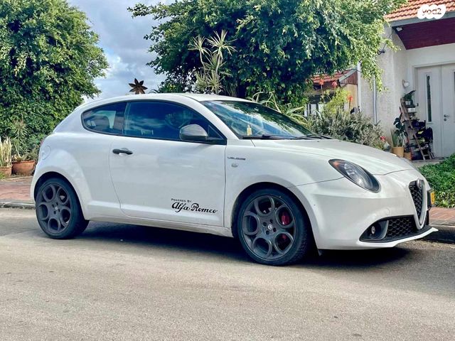 מודעת רכב אלפא רומיאו מיטו