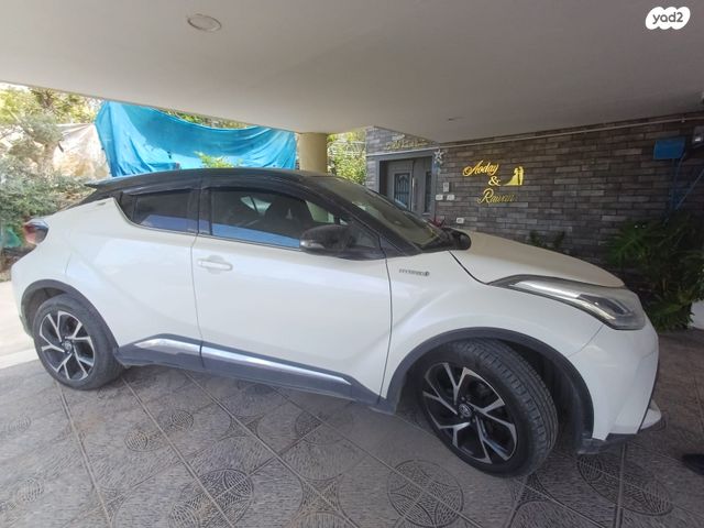 מודעת רכב טויוטה C-HR