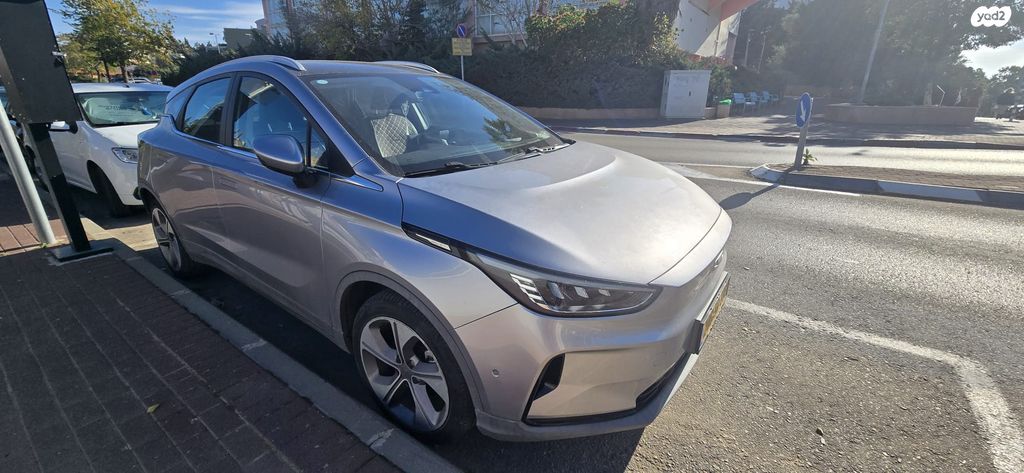 מודעת רכב ג׳ילי Geometry C