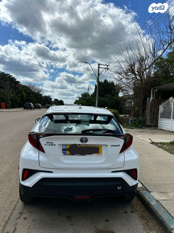 מודעת רכב טויוטה C-HR