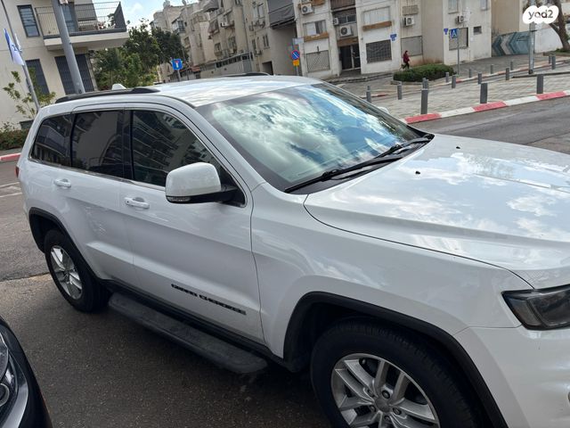 מודעת רכב ג'יפ גרנד צ'ירוקי