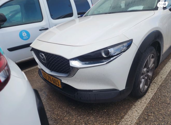 מודעת רכב מאזדה CX-30