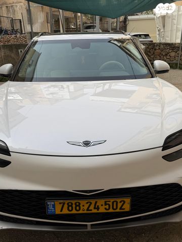 מודעת רכב ג'נסיס GV60
