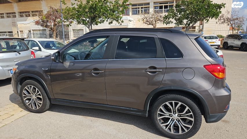 מודעת רכב מיצובישי ASX