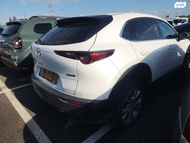 מודעת רכב מאזדה CX-30