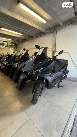 מודעת רכב סאן יאנג ADX 300