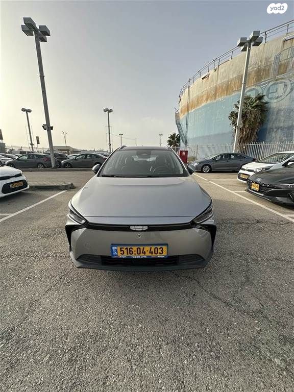 מודעת רכב ג׳ילי Geometry C