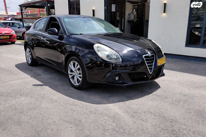 מודעת רכב אלפא רומיאו ג'ולייטה