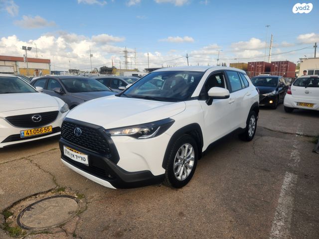 מודעת רכב טויוטה קורולה קרוס 1