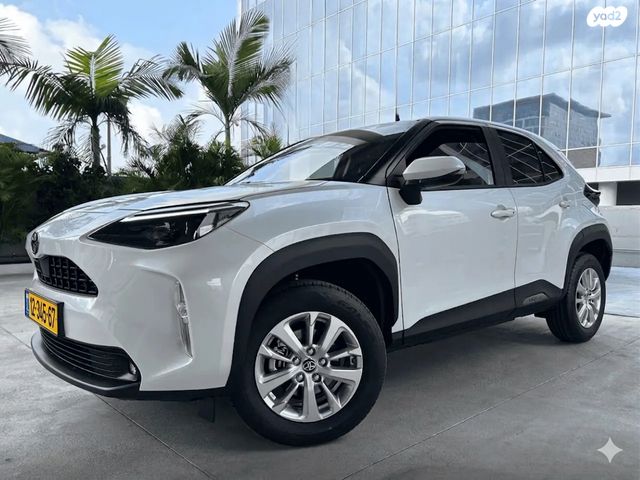 מודעת רכב טויוטה יאריס קרוס