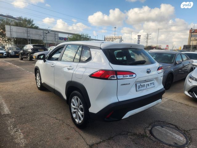 מודעת רכב טויוטה קורולה קרוס 2