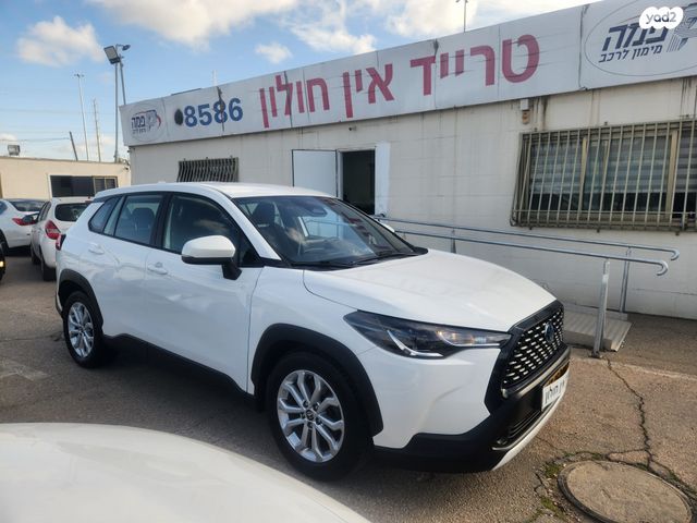 מודעת רכב טויוטה קורולה קרוס